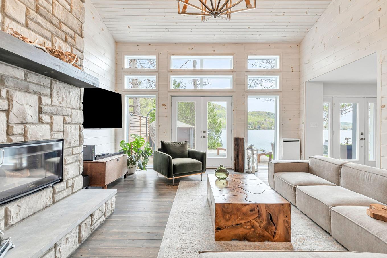 Living room - 2020 Ch. Du Lac-Ste-Rose N., Mandeville, QC - Indoor Photo Showing Living Room With Fireplace