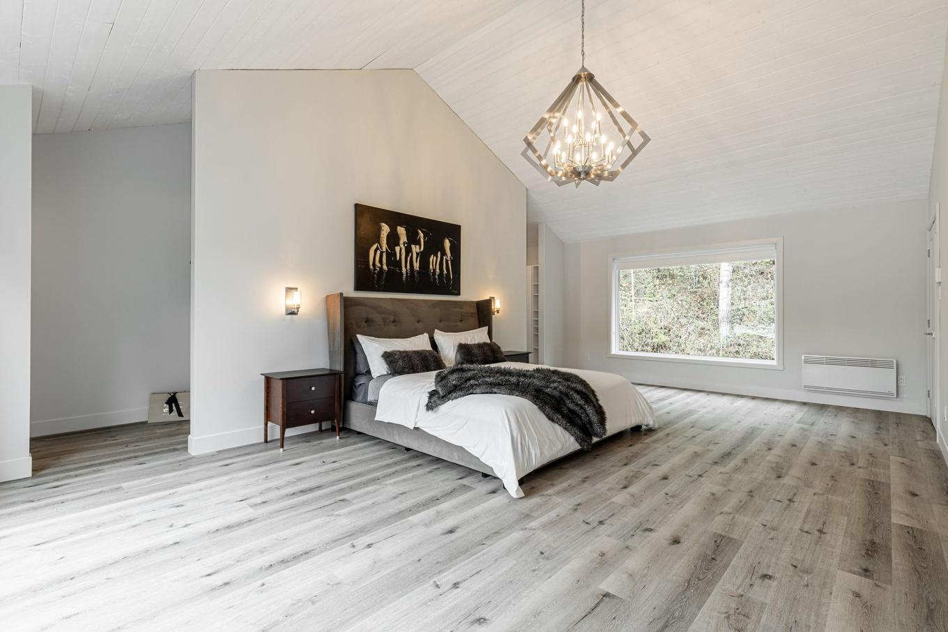 Primary bedroom - 2020 Ch. Du Lac-Ste-Rose N., Mandeville, QC - Indoor Photo Showing Bedroom