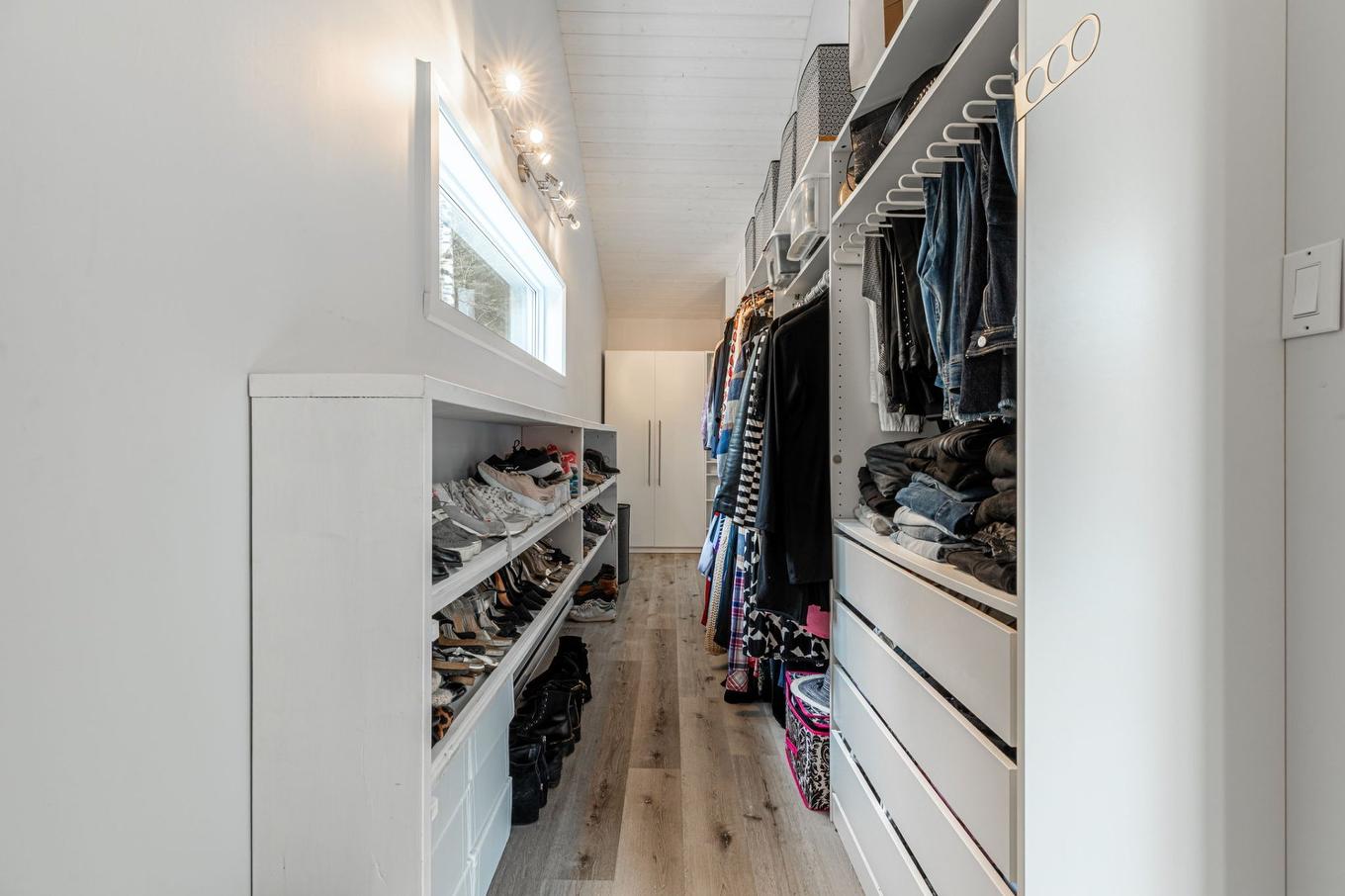 Bedroom - 2020 Ch. Du Lac-Ste-Rose N., Mandeville, QC - Indoor Photo Showing Bedroom