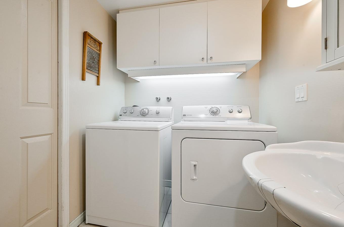 Laundry room - 208 Ch. St-Charles, Longueuil (Greenfield Park), QC - Indoor Photo Showing Laundry Room