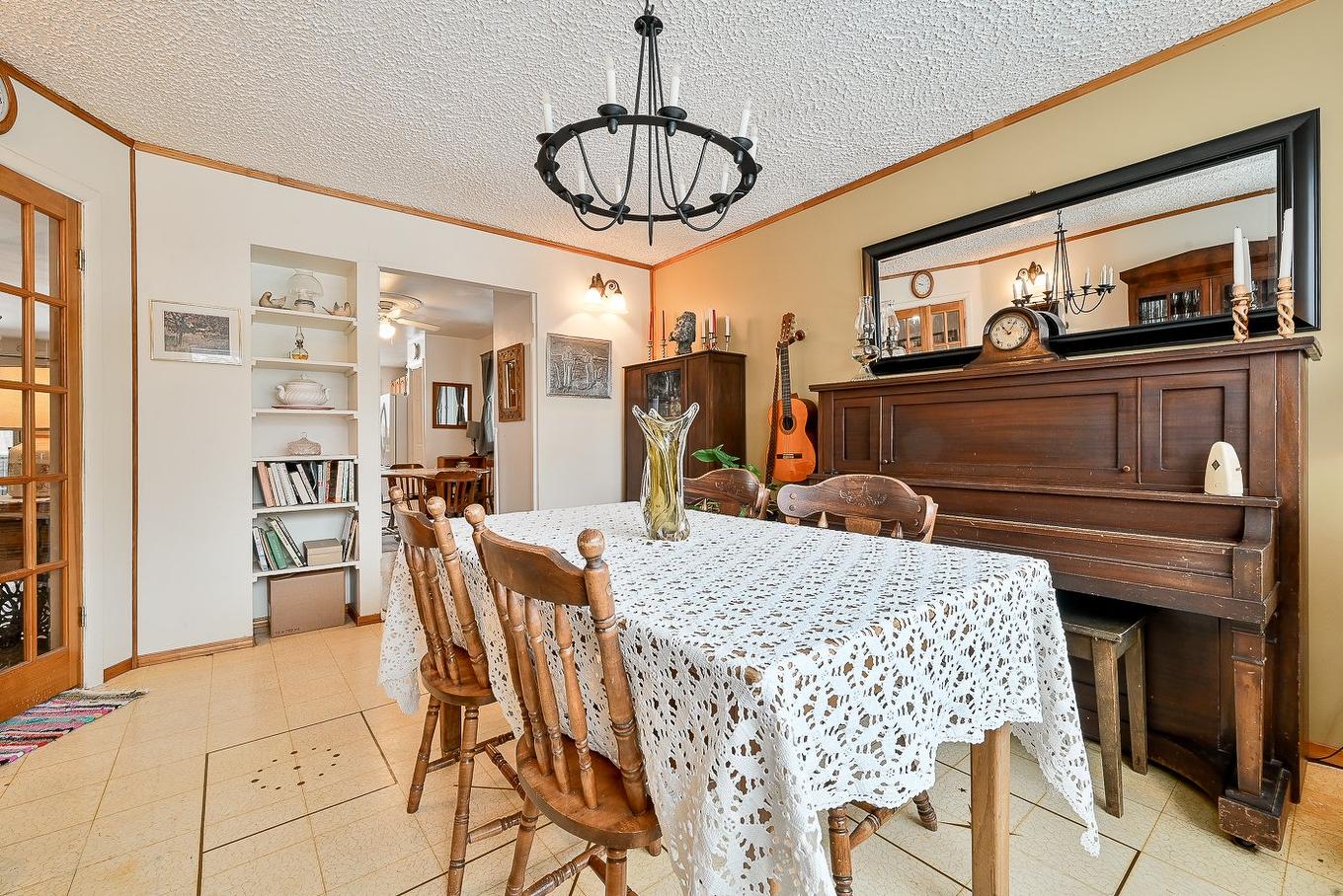 Dining room - 208 Ch. St-Charles, Longueuil (Greenfield Park), QC - Indoor Photo Showing Dining Room