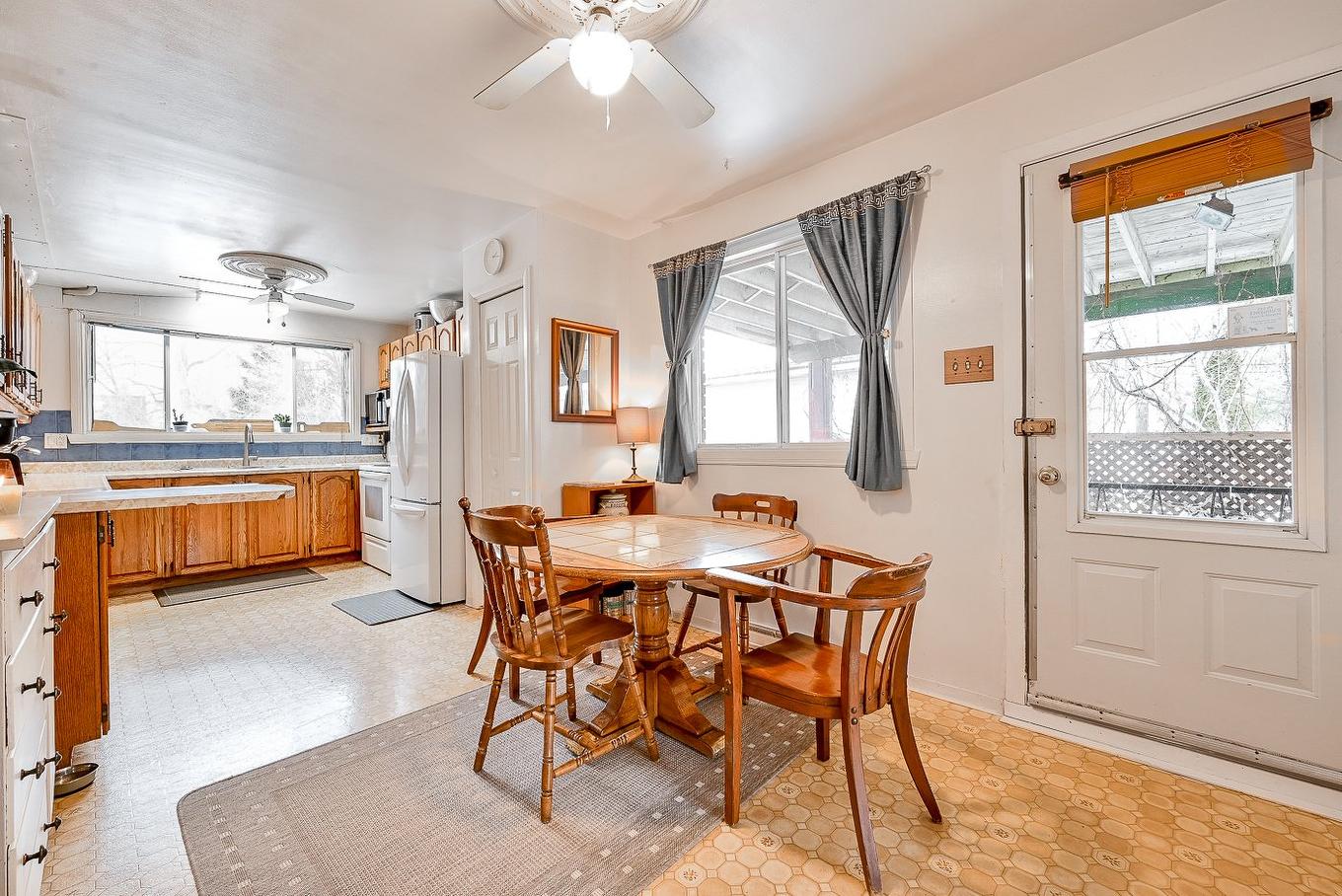 Dinette - 208 Ch. St-Charles, Longueuil (Greenfield Park), QC - Indoor Photo Showing Dining Room