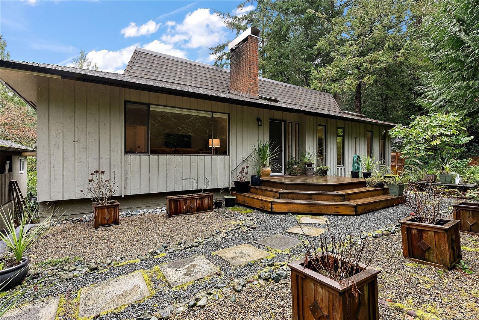 1166 Cloake Hill Rd, North Saanich, BC