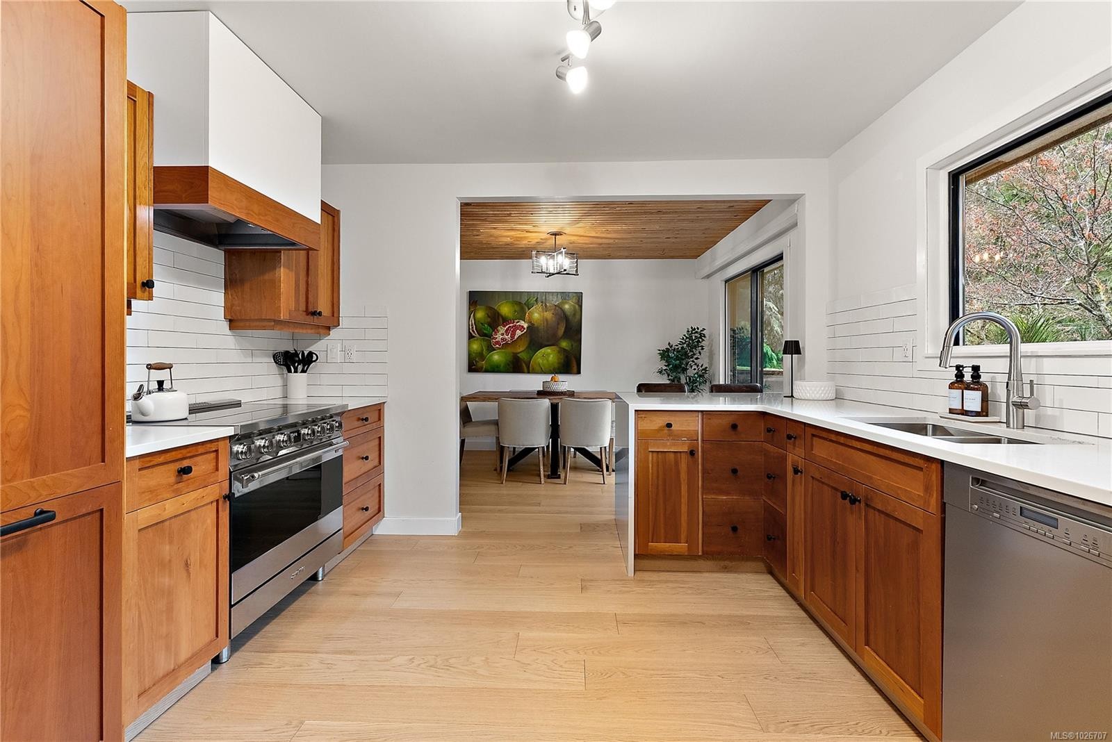 1166 Cloake Hill Rd, North Saanich, BC