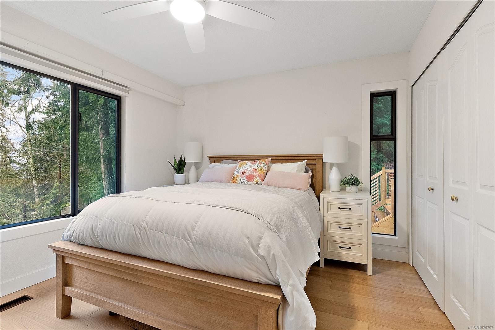 1166 Cloake Hill Rd, North Saanich, BC