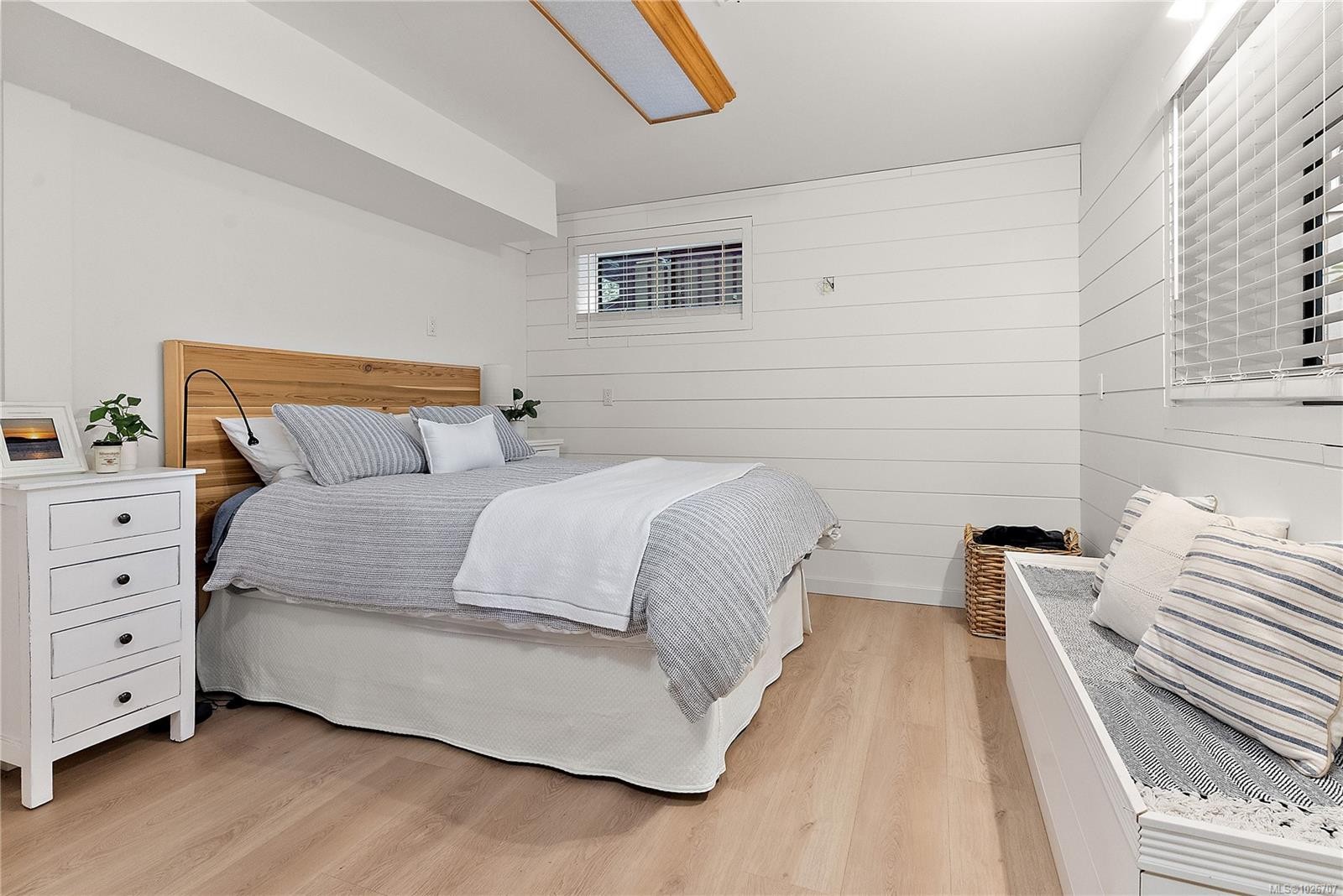 1166 Cloake Hill Rd, North Saanich, BC