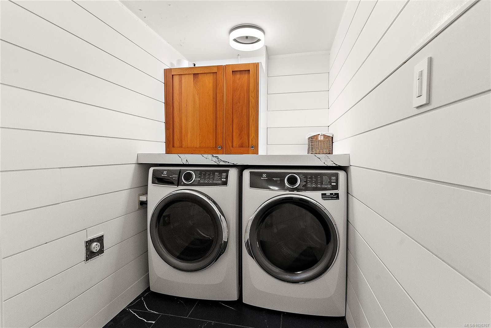 1166 Cloake Hill Rd, North Saanich, BC