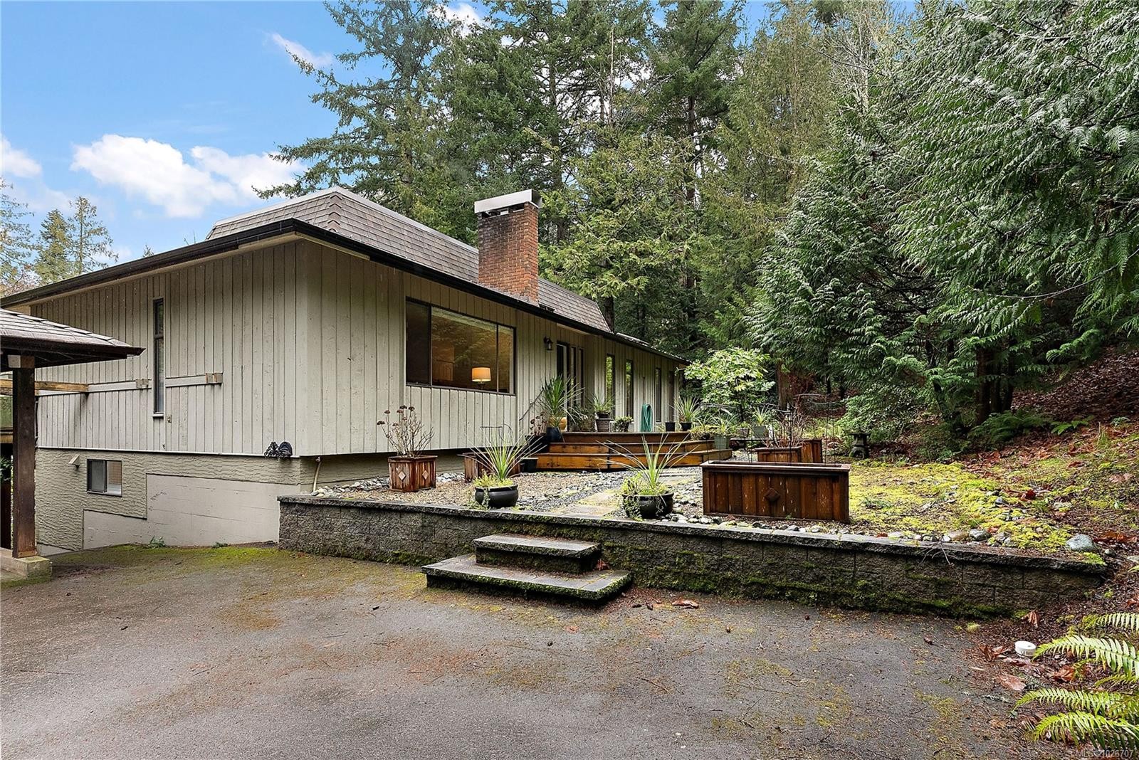 1166 Cloake Hill Rd, North Saanich, BC