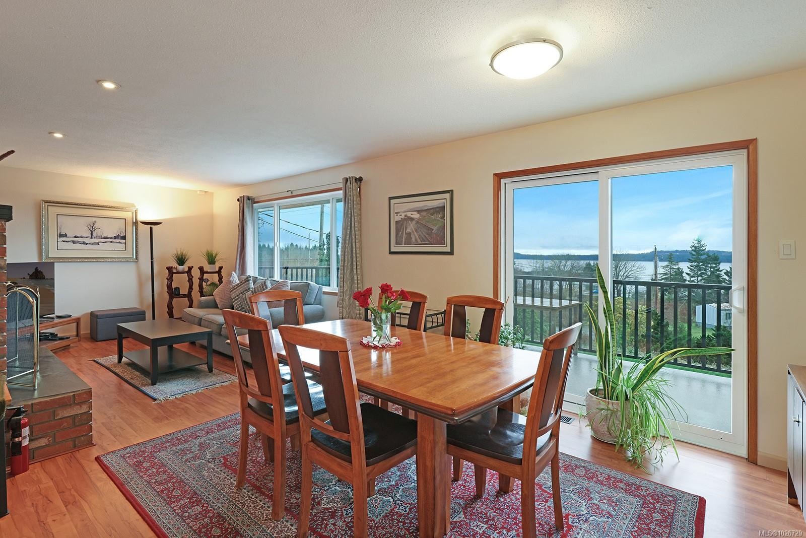 5497 Tappin St, Union Bay, BC