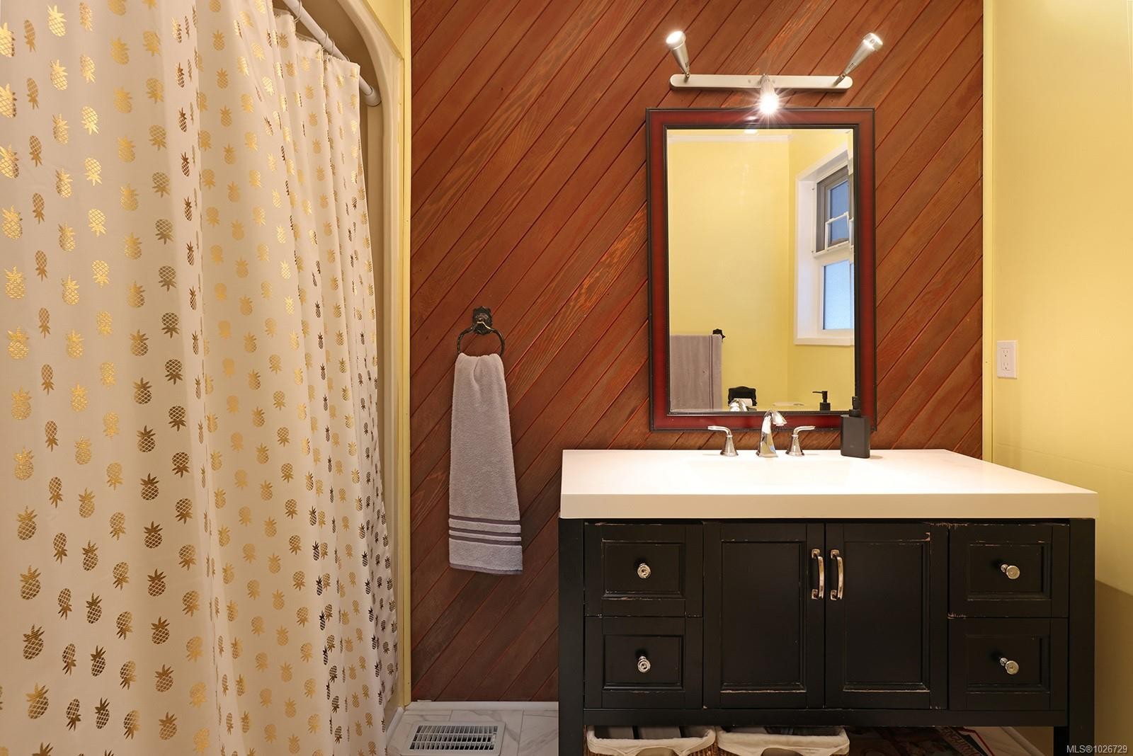 5497 Tappin St, Union Bay, BC