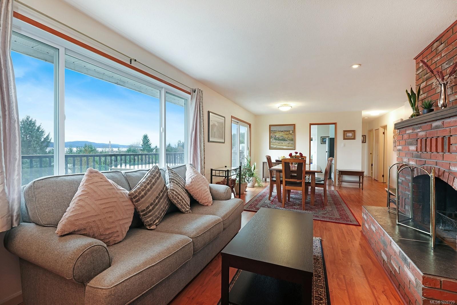 5497 Tappin St, Union Bay, BC