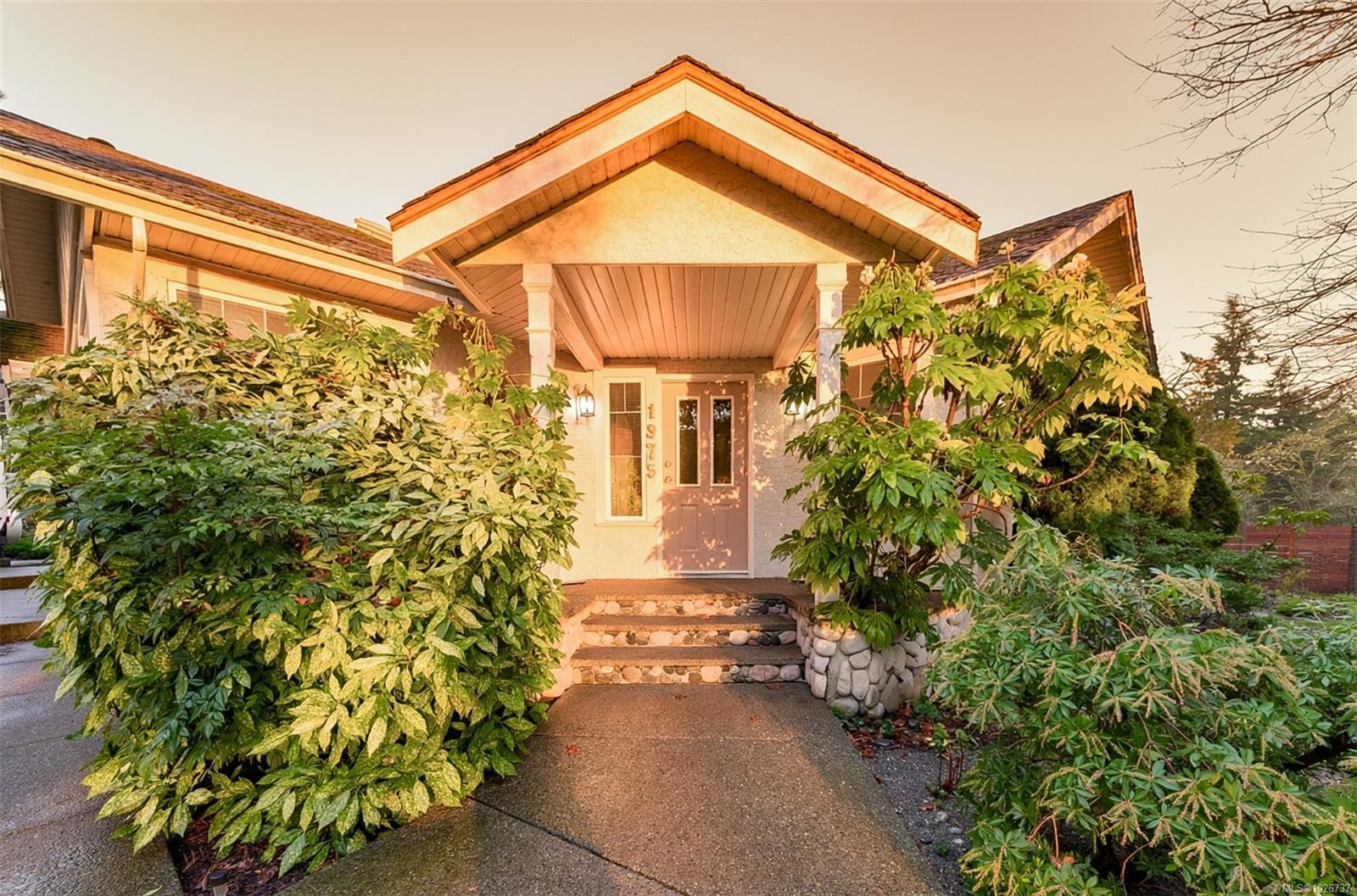 1975 Highland Rd, View Royal, BC