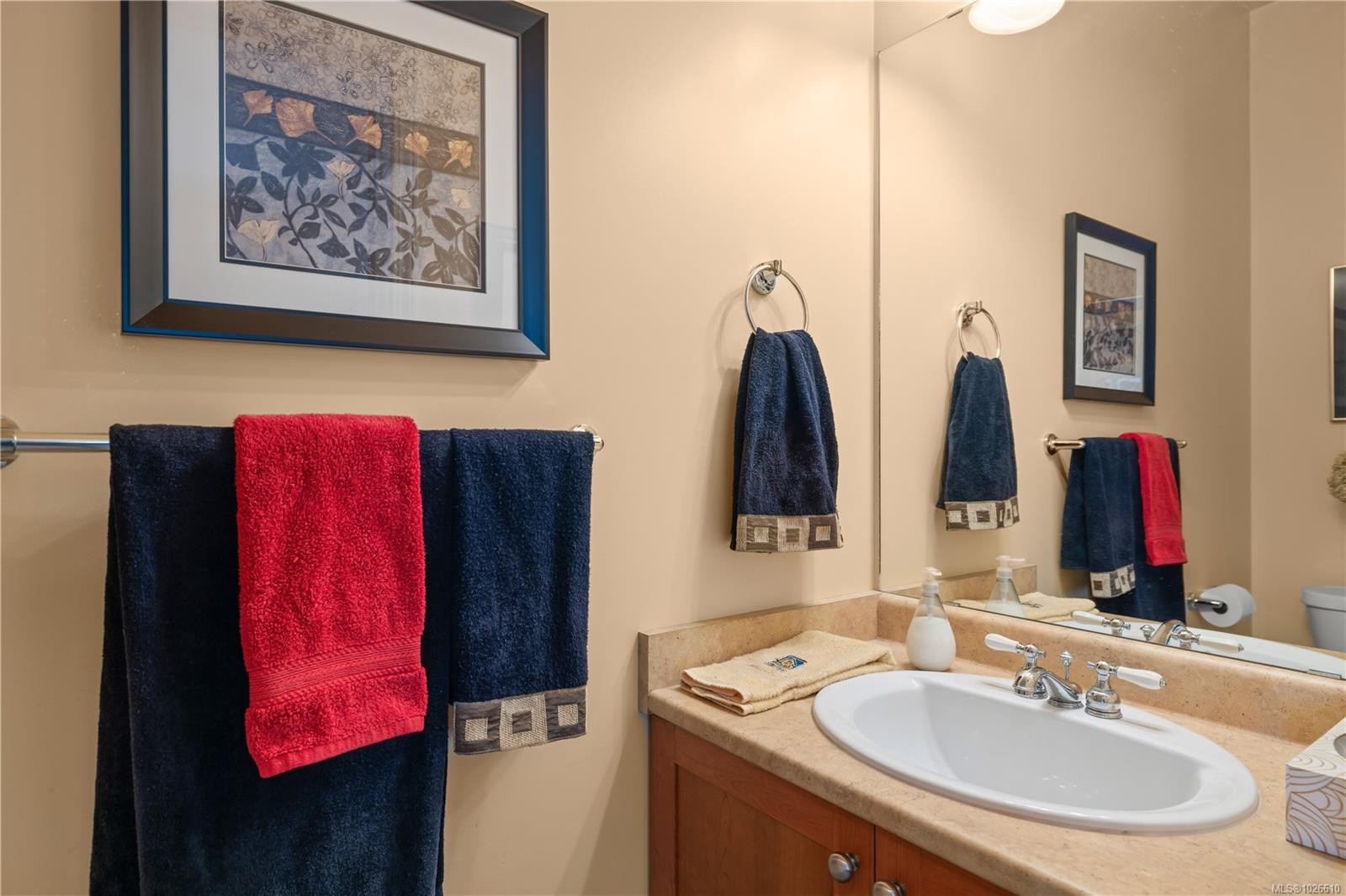 8 Newstead Cres, View Royal, BC