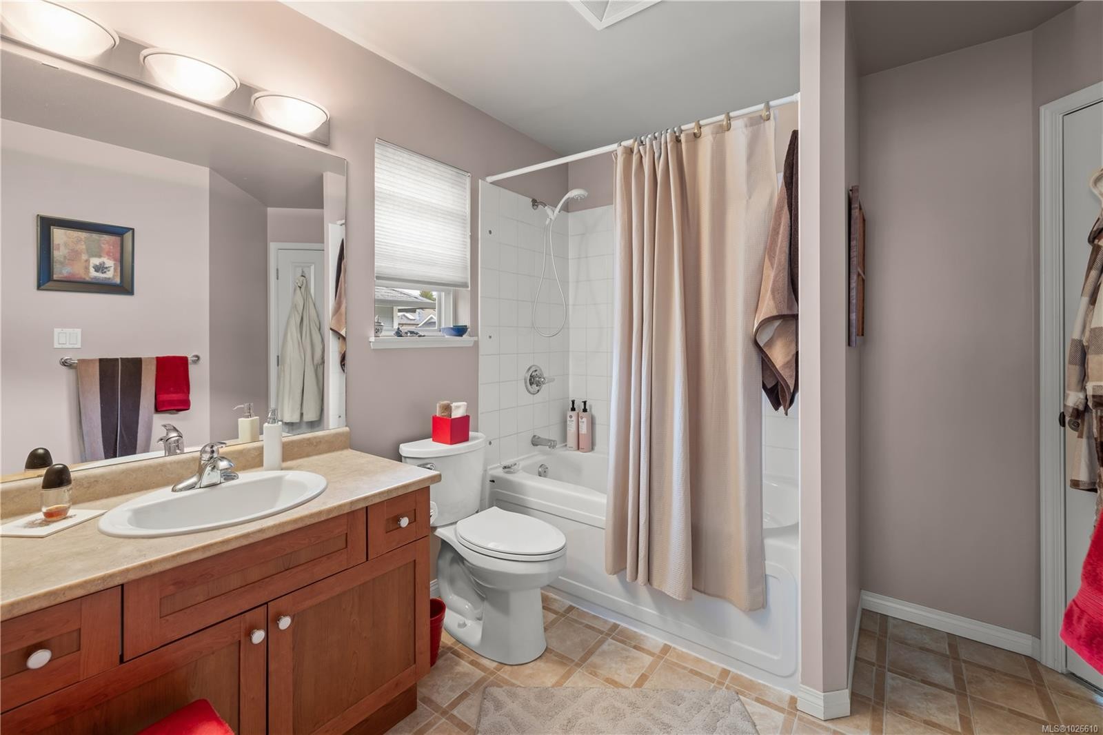 8 Newstead Cres, View Royal, BC