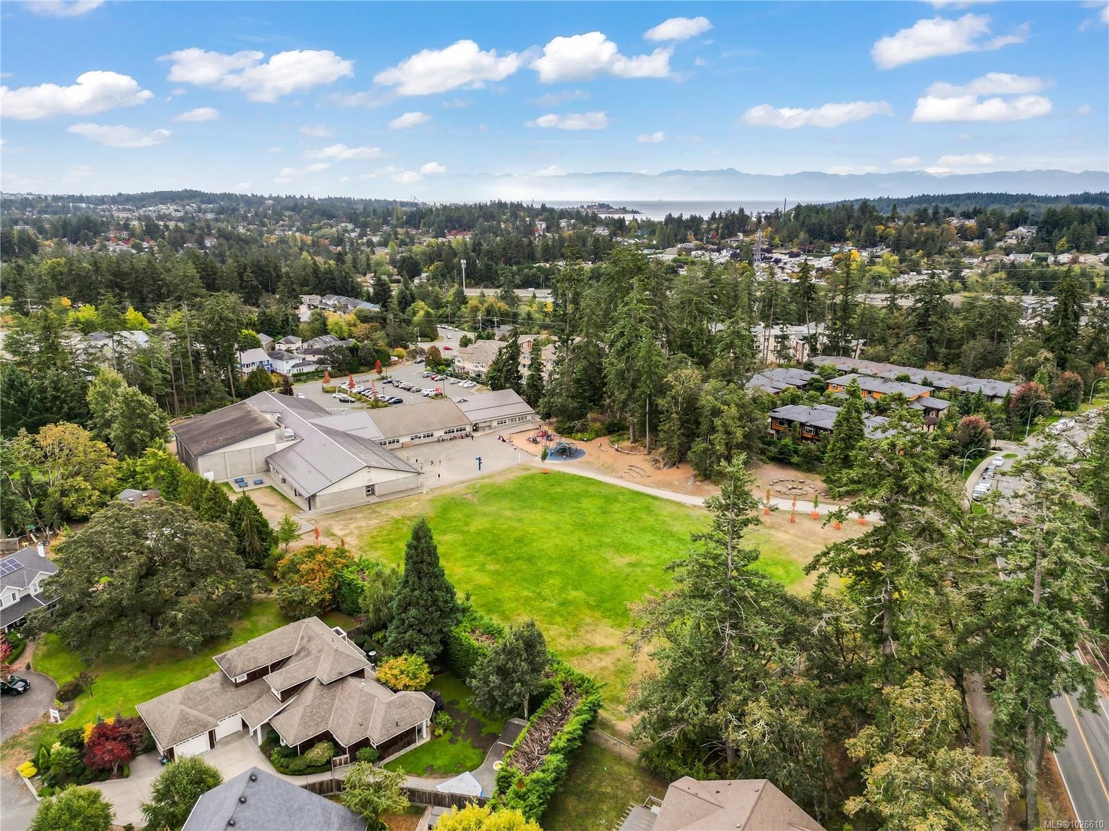 8 Newstead Cres, View Royal, BC