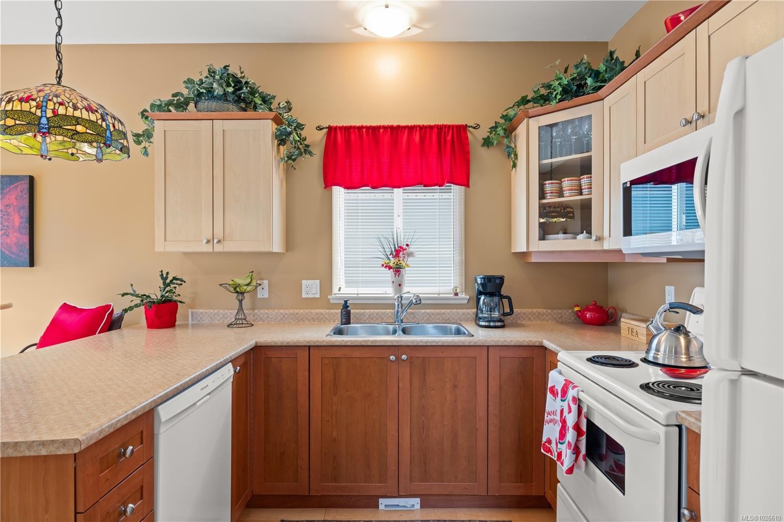 8 Newstead Cres, View Royal, BC