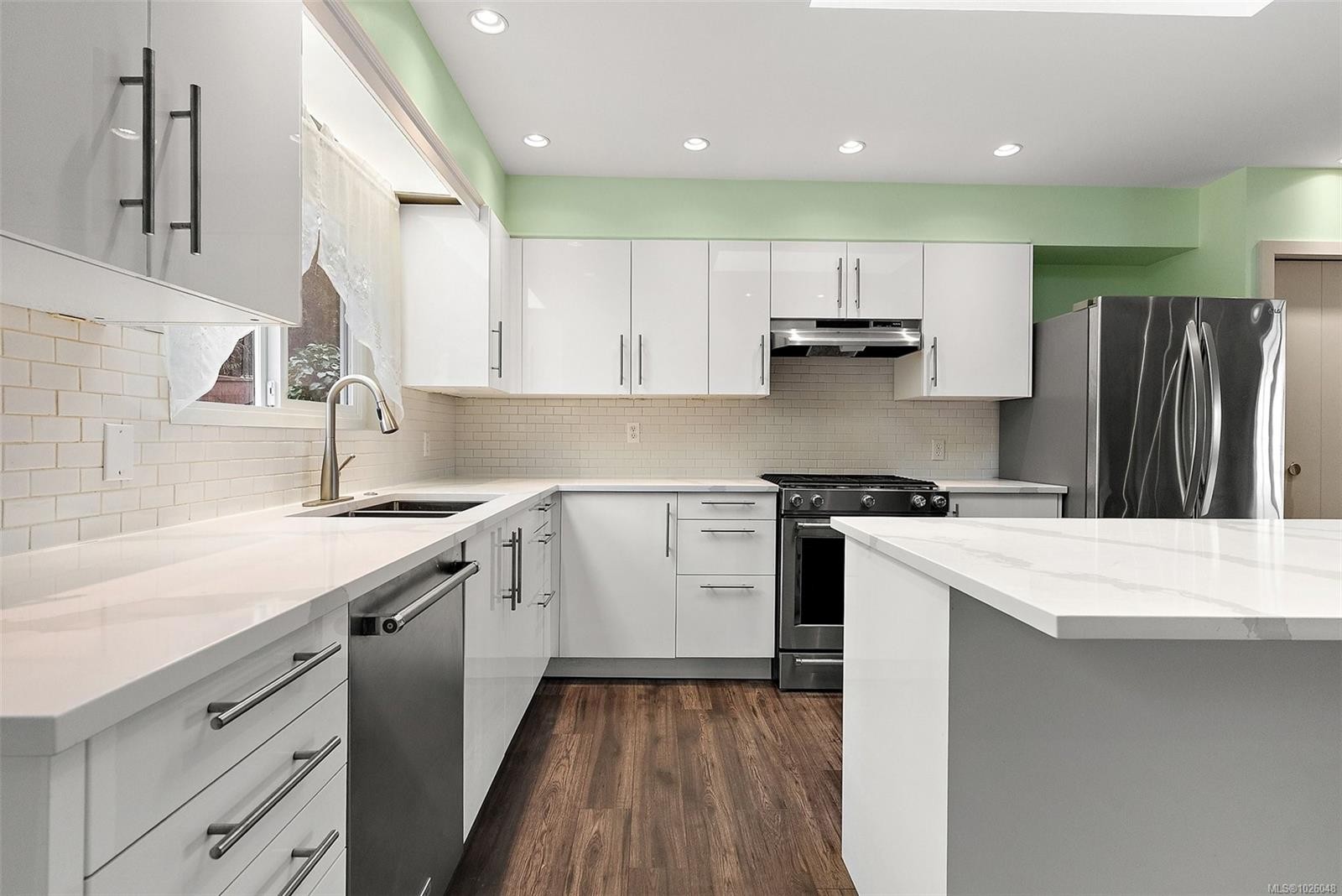 10411 Finch Pl, Sidney, BC