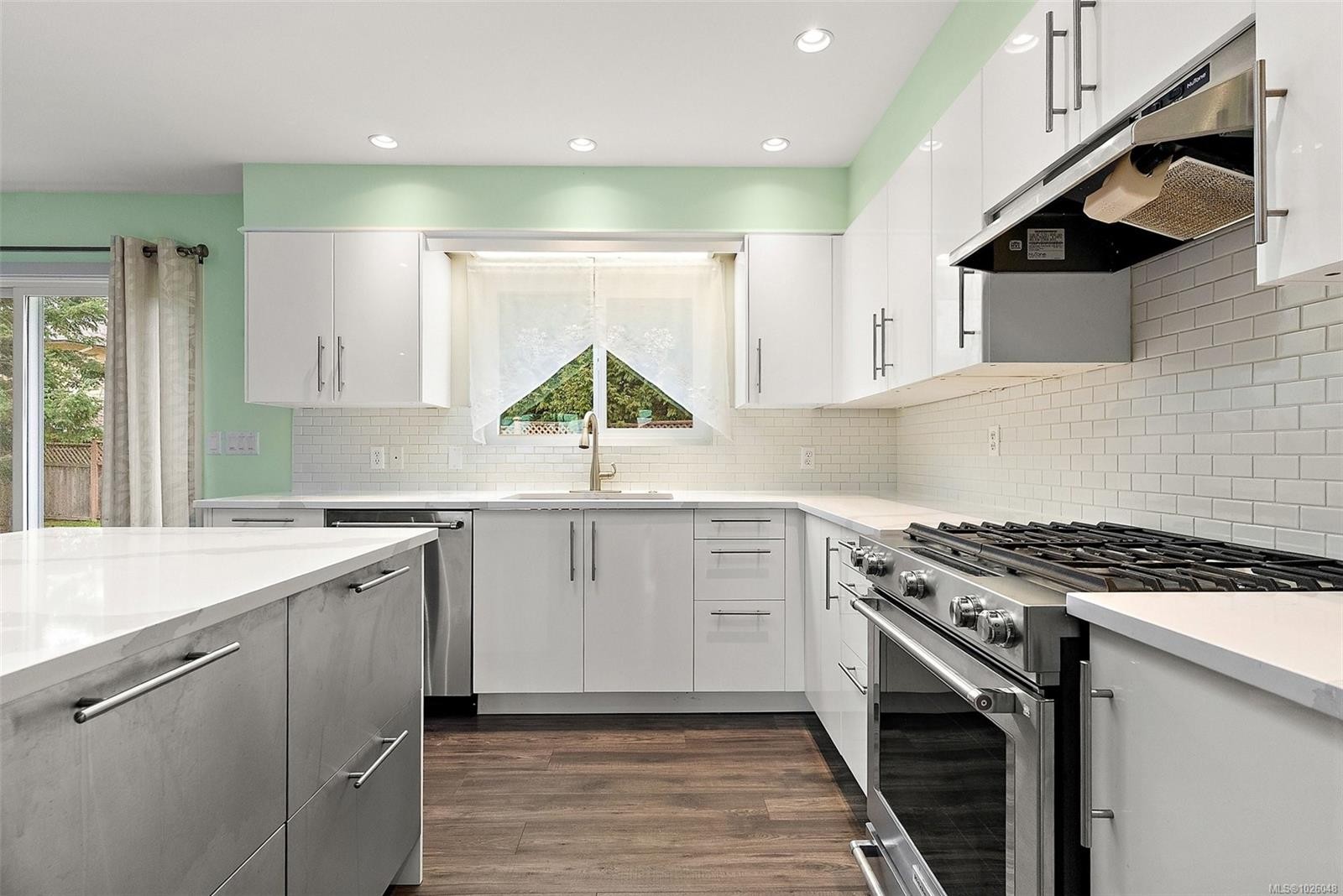 10411 Finch Pl, Sidney, BC