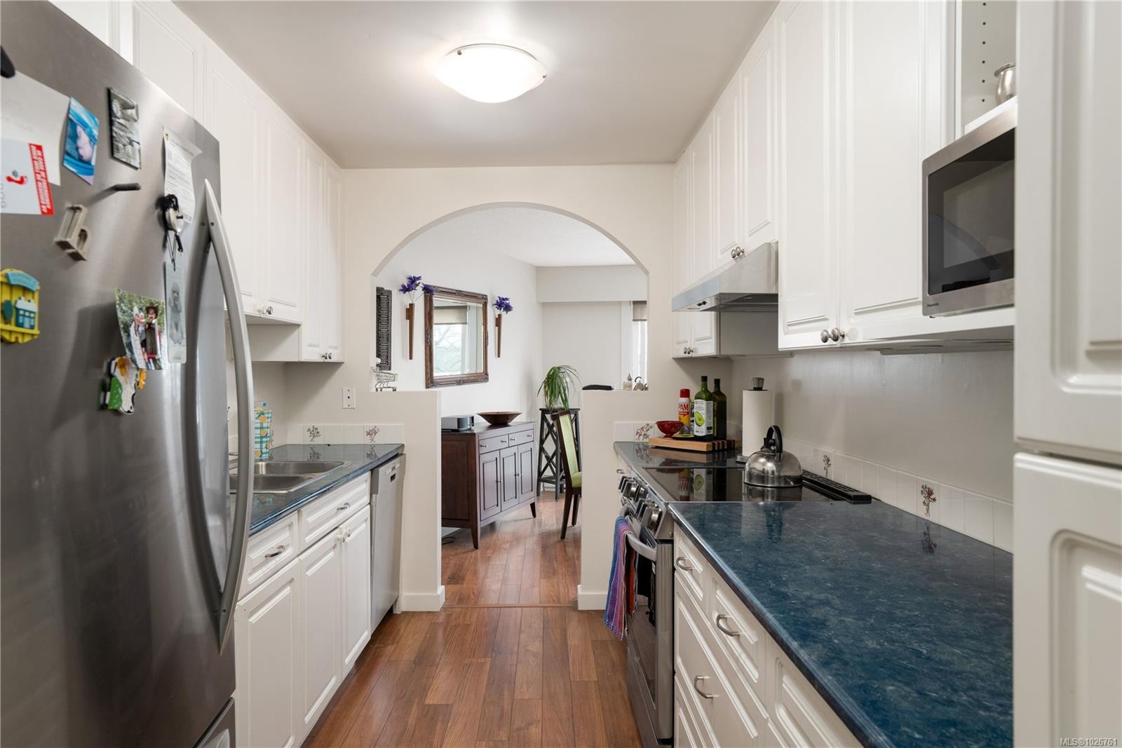116-3962 Cedar Hill Rd, Saanich, BC - Indoor Photo Showing Kitchen With Stainless Steel Kitchen With Upgraded Kitchen