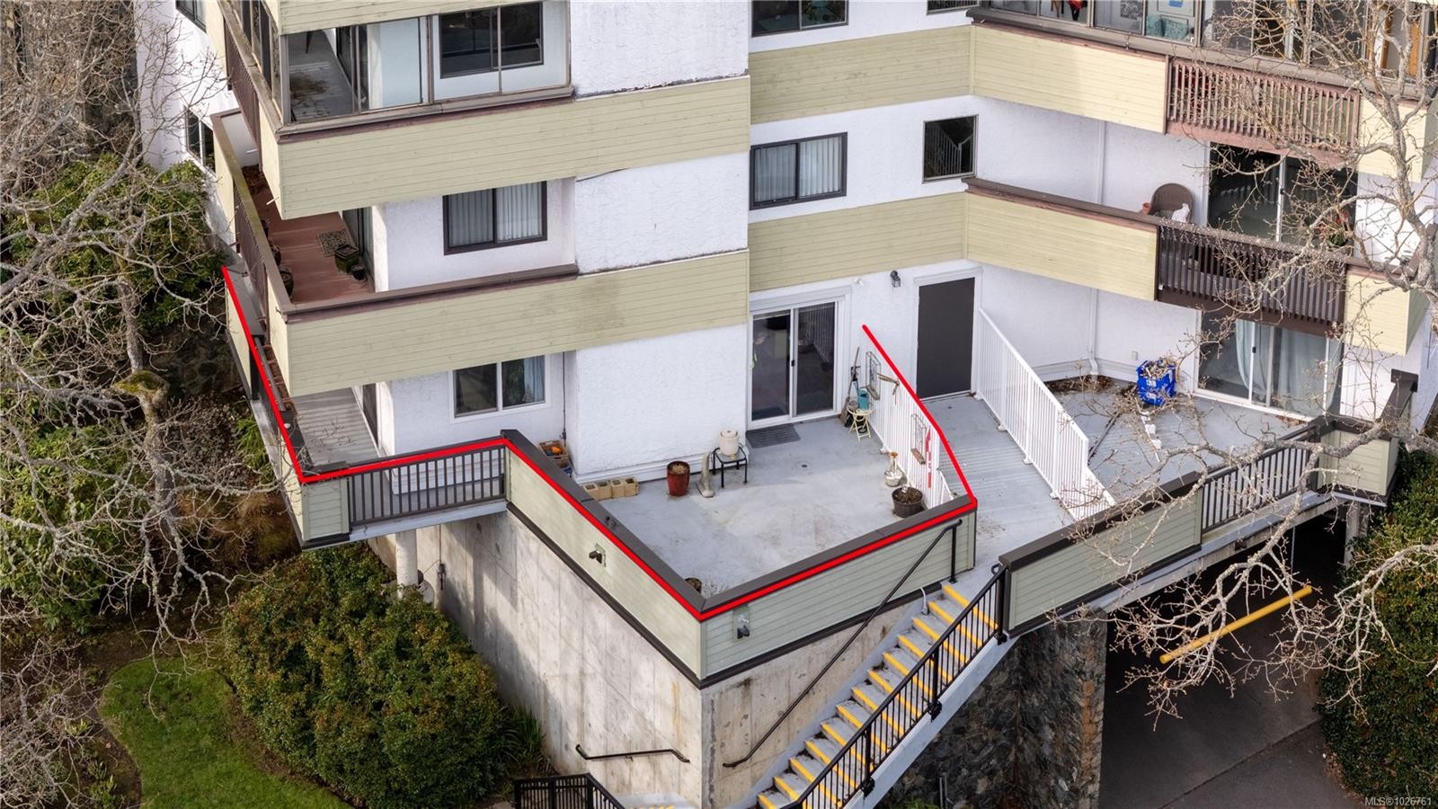 116-3962 Cedar Hill Rd, Saanich, BC - Outdoor