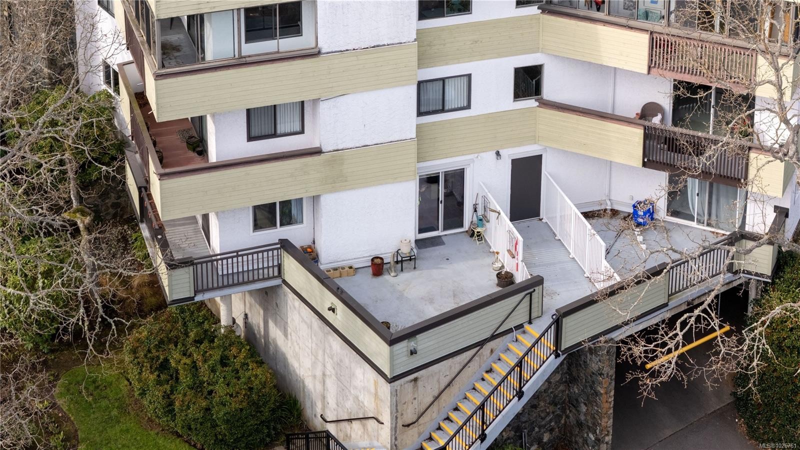 116-3962 Cedar Hill Rd, Saanich, BC - Outdoor