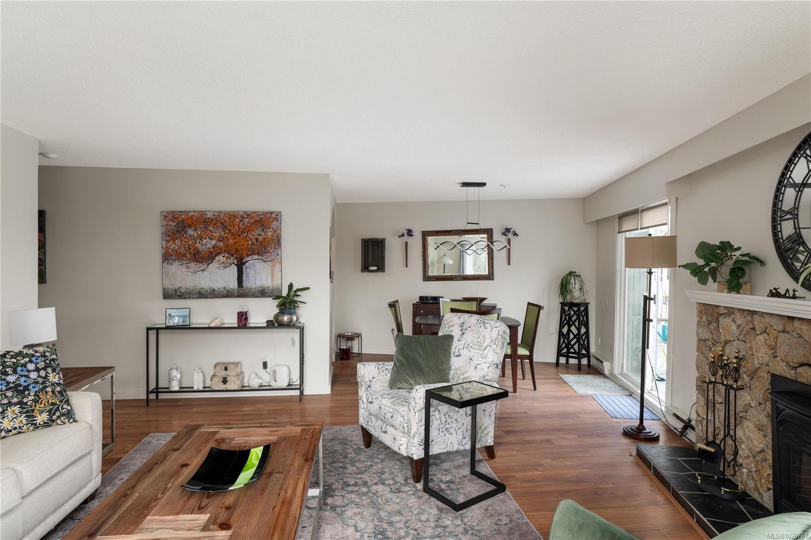 116-3962 Cedar Hill Rd, Saanich, BC - Indoor Photo Showing Living Room With Fireplace