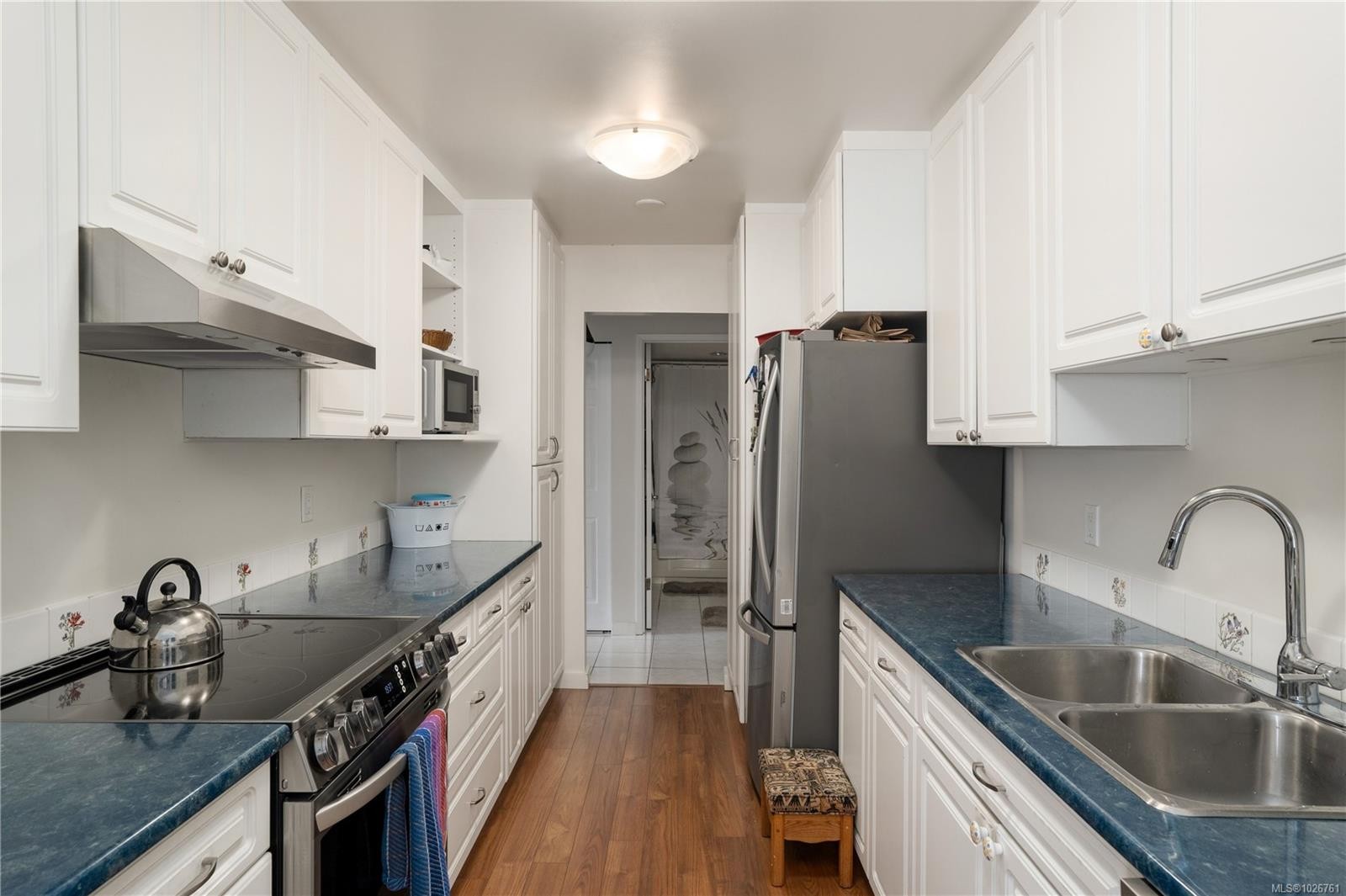 116-3962 Cedar Hill Rd, Saanich, BC - Indoor Photo Showing Kitchen With Stainless Steel Kitchen With Double Sink