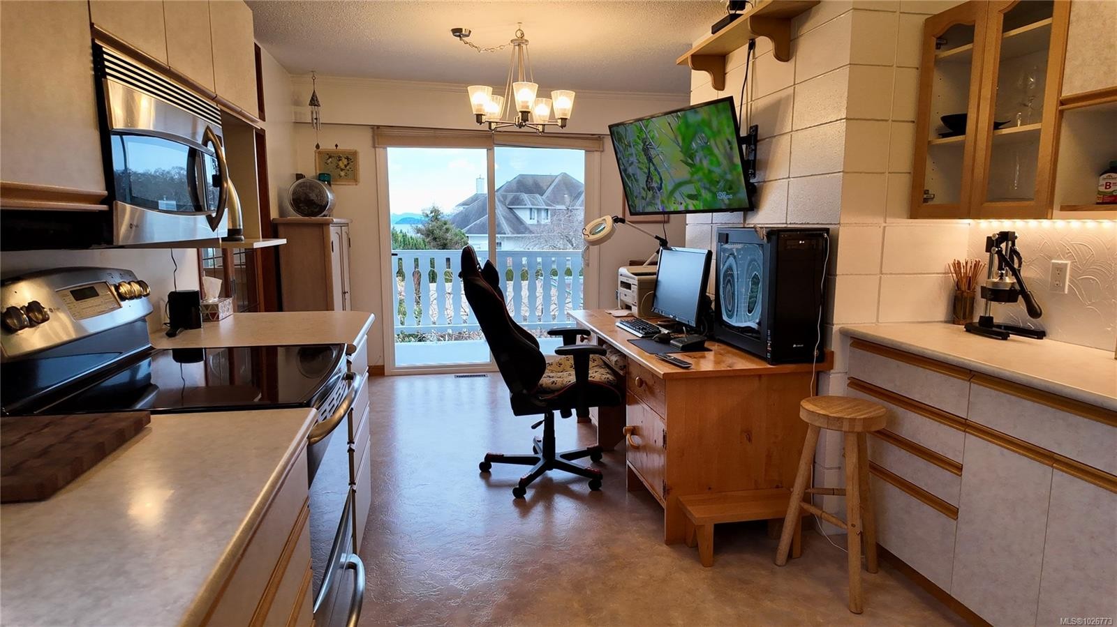 7710 Cedar Pl, Port Hardy, BC - Indoor Photo Showing Kitchen