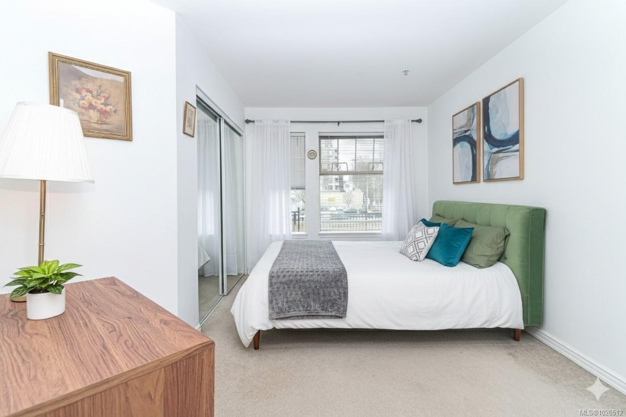 101-935 Johnson St, Victoria, BC - Indoor Photo Showing Bedroom