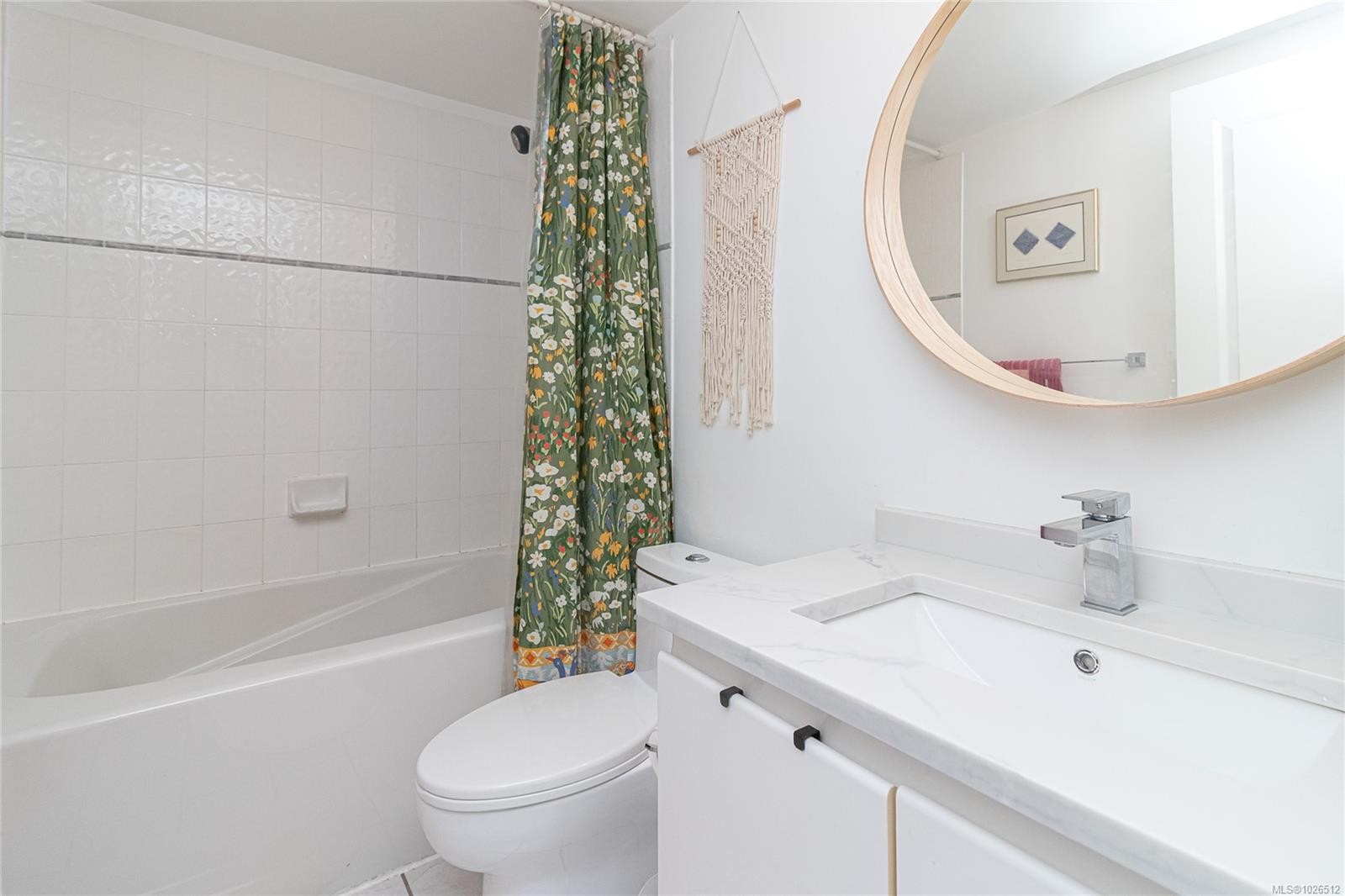 101-935 Johnson St, Victoria, BC - Indoor Photo Showing Bathroom