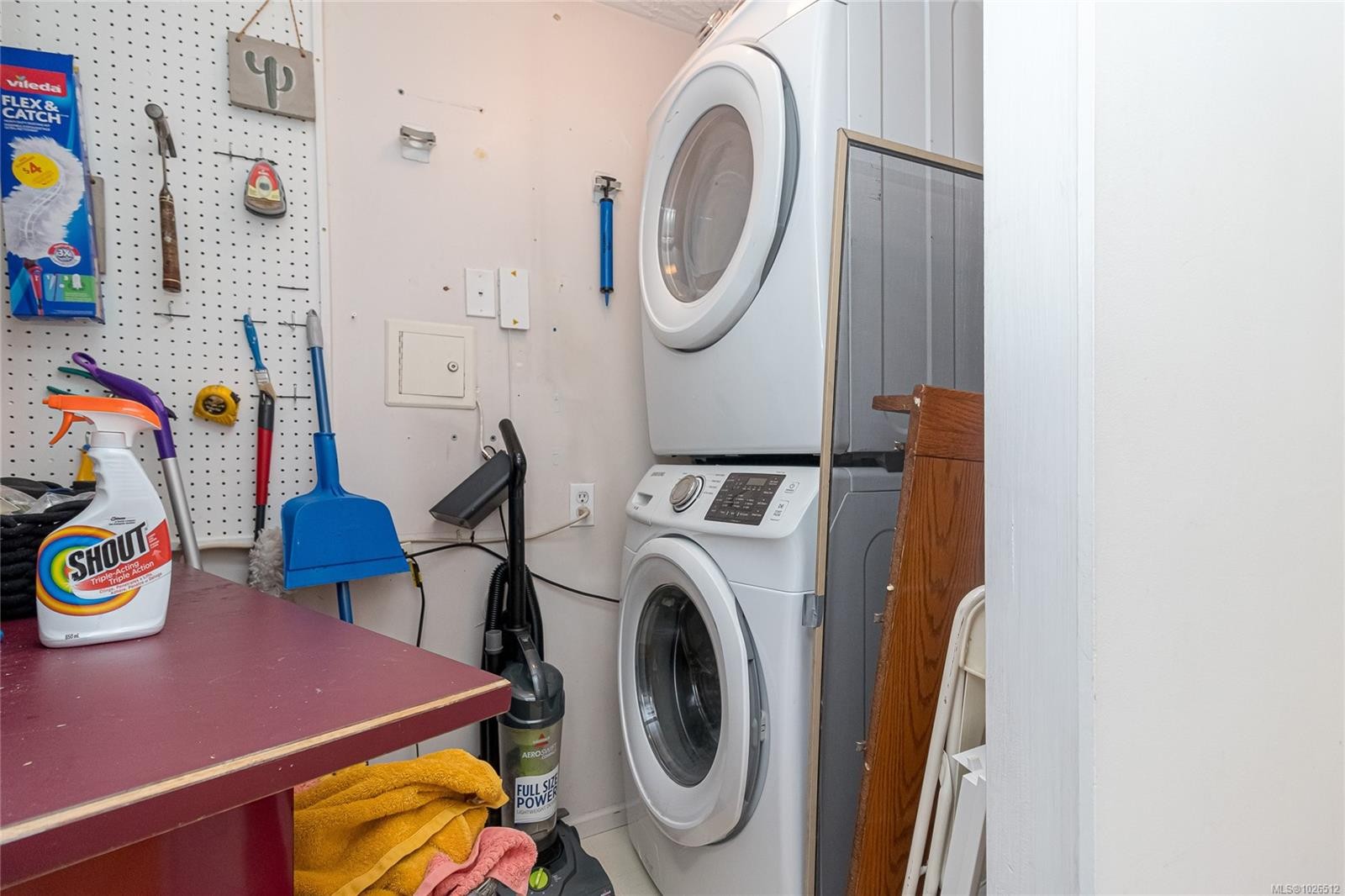 101-935 Johnson St, Victoria, BC - Indoor Photo Showing Laundry Room