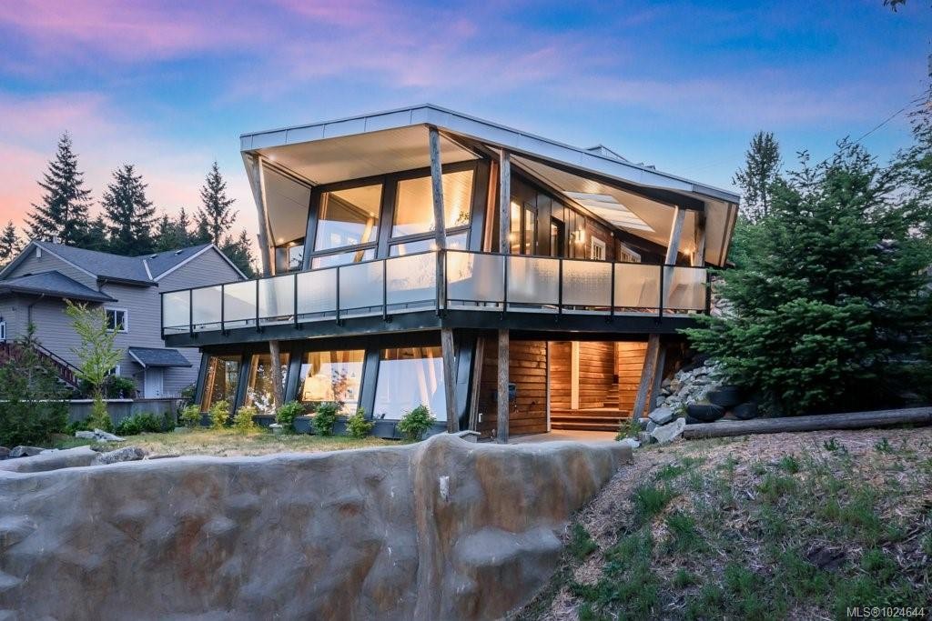 2613 Dunsmuir Ave, Cumberland, BC