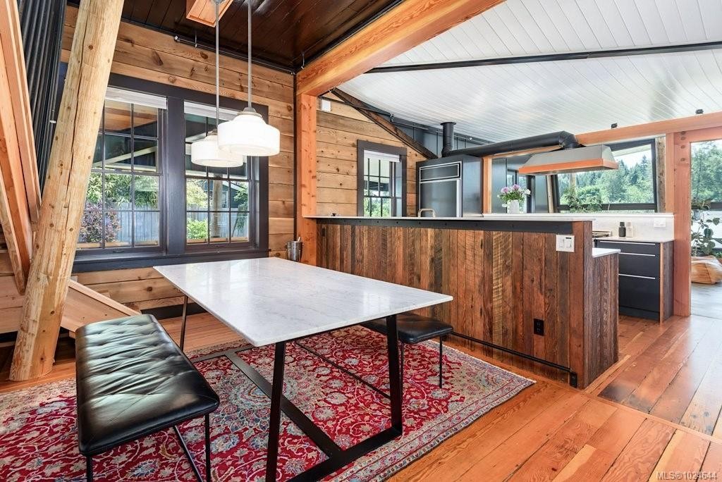 2613 Dunsmuir Ave, Cumberland, BC