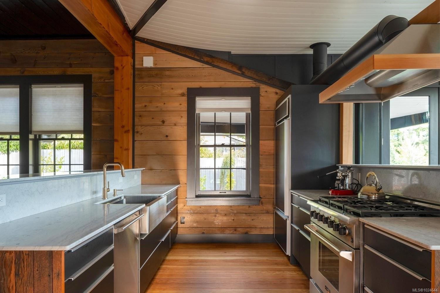 2613 Dunsmuir Ave, Cumberland, BC