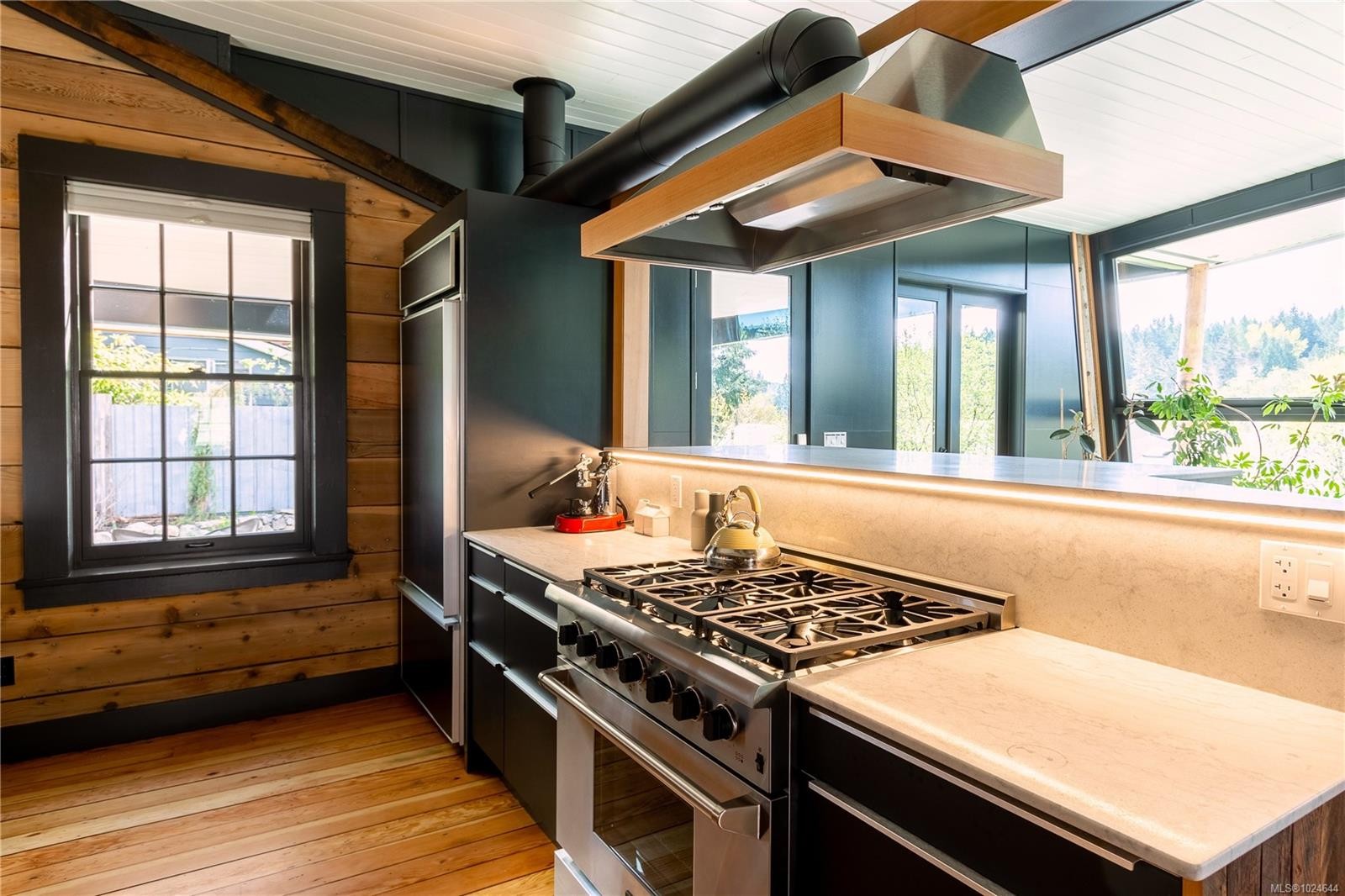 2613 Dunsmuir Ave, Cumberland, BC