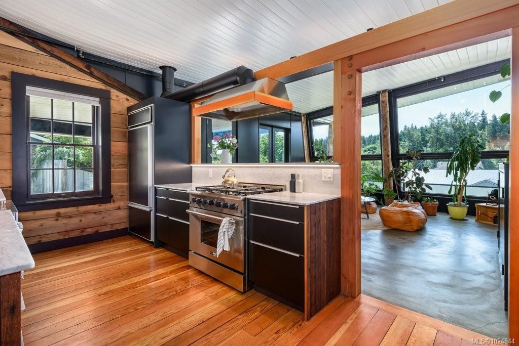 2613 Dunsmuir Ave, Cumberland, BC