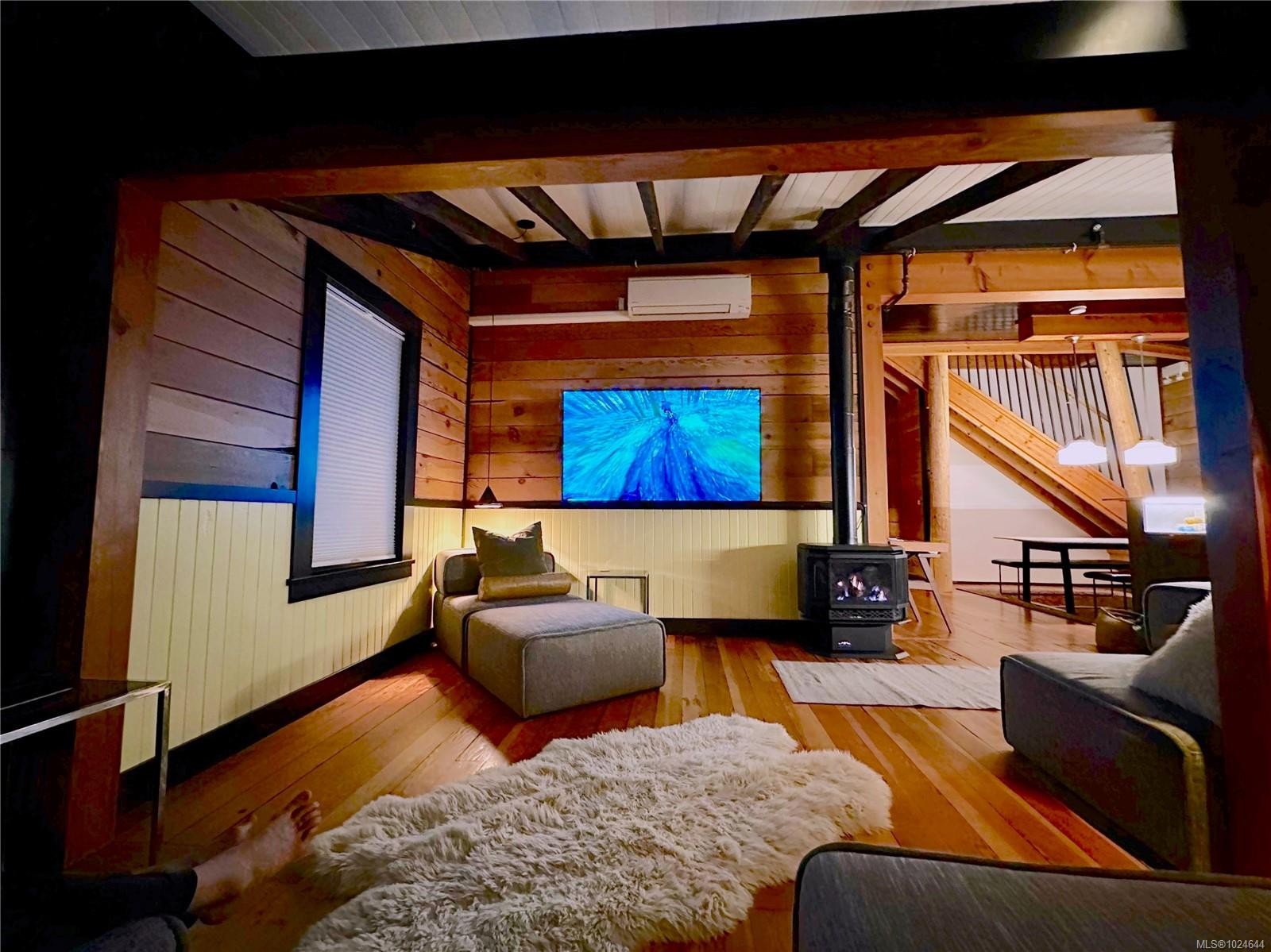 2613 Dunsmuir Ave, Cumberland, BC