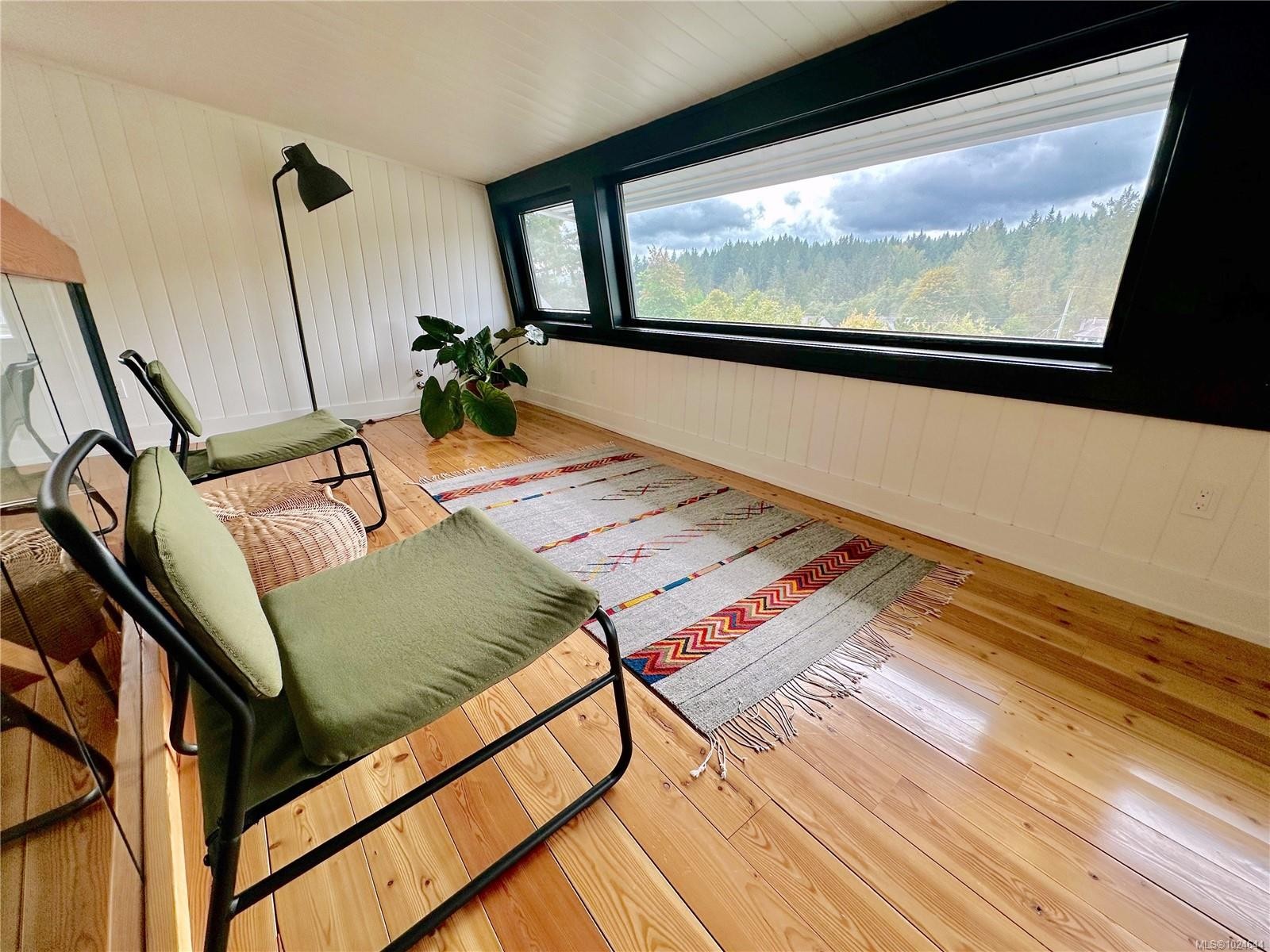 2613 Dunsmuir Ave, Cumberland, BC