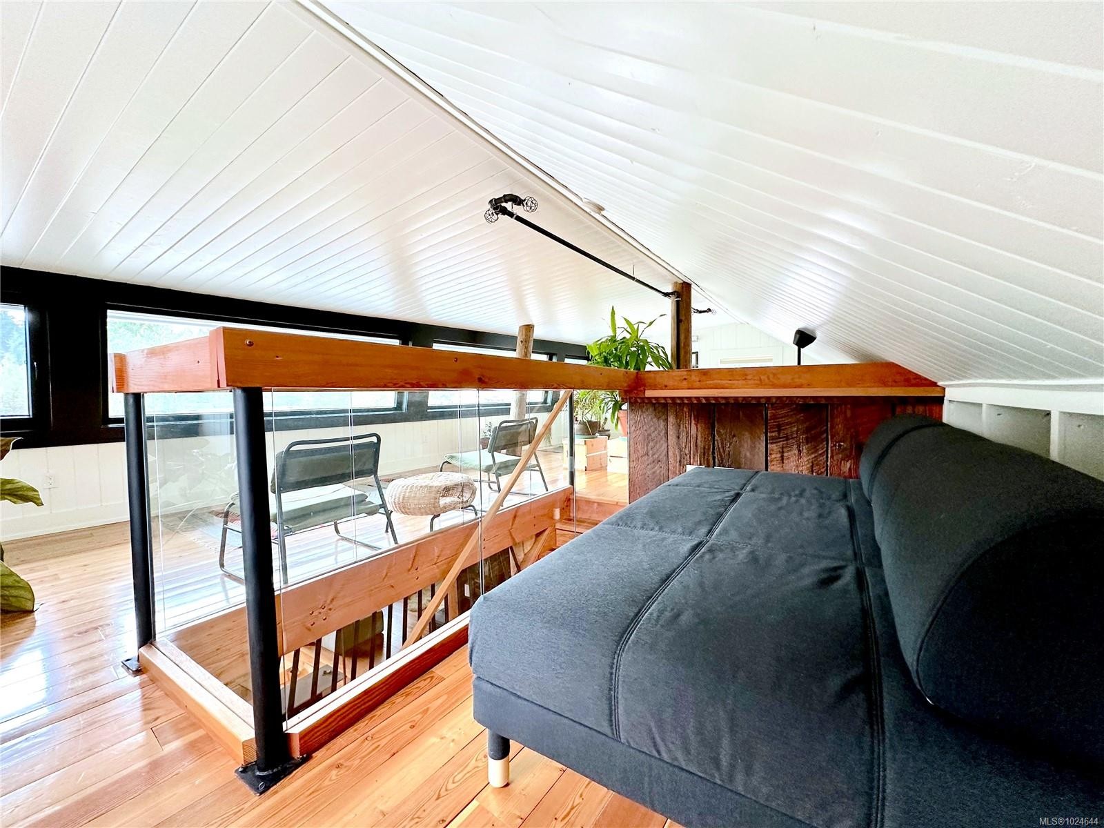 2613 Dunsmuir Ave, Cumberland, BC