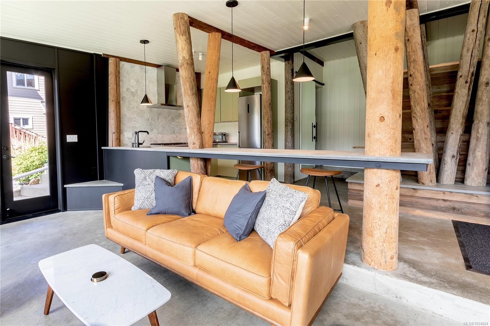 2613 Dunsmuir Ave, Cumberland, BC