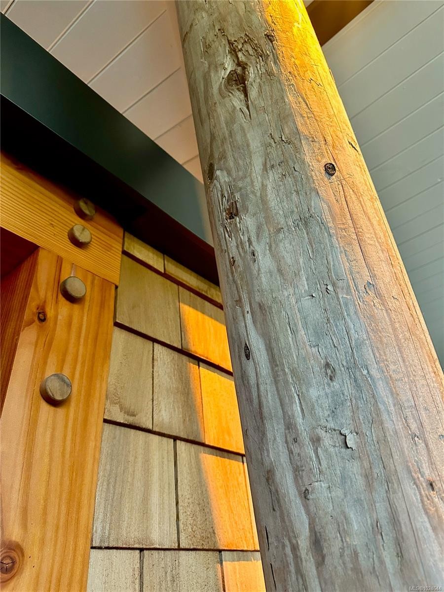 2613 Dunsmuir Ave, Cumberland, BC