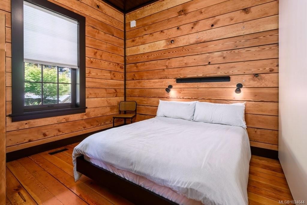 2613 Dunsmuir Ave, Cumberland, BC