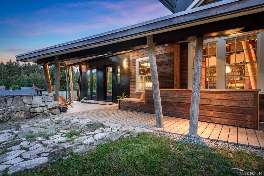 2613 Dunsmuir Ave, Cumberland, BC