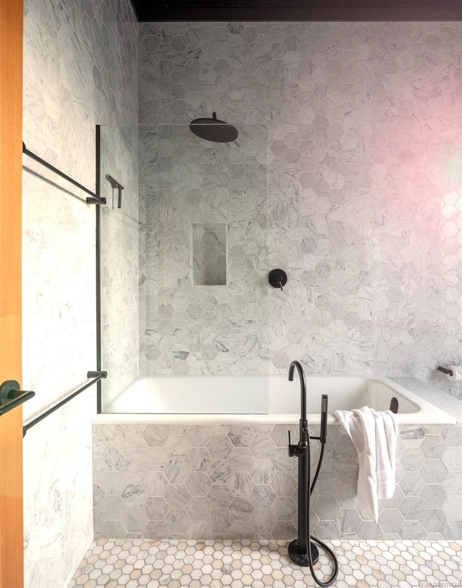 2613 Dunsmuir Ave, Cumberland, BC