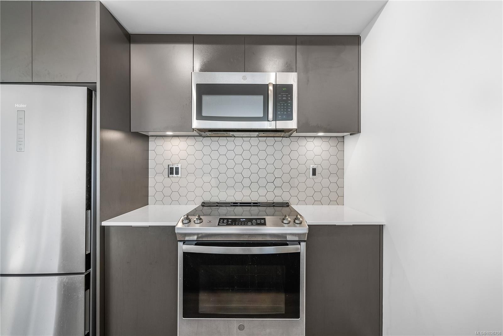 1602-845 Johnson St, Victoria, BC - Indoor Photo Showing Kitchen