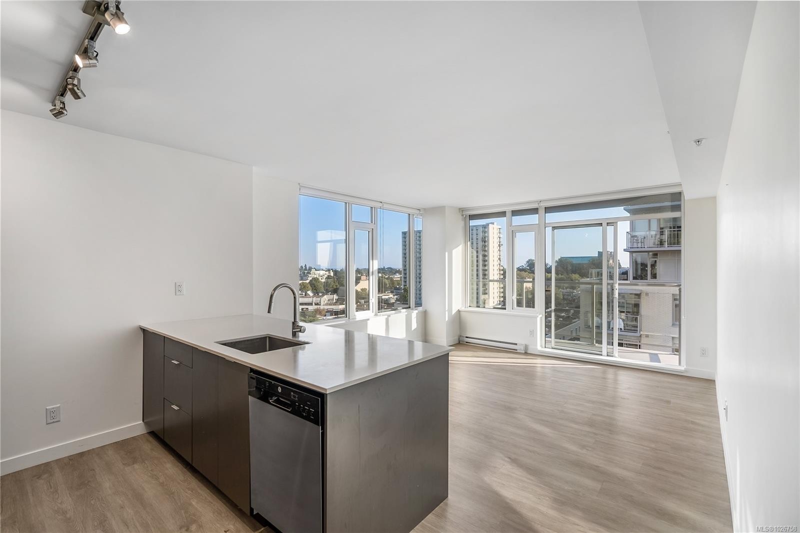 1602-845 Johnson St, Victoria, BC - Indoor Photo Showing Kitchen