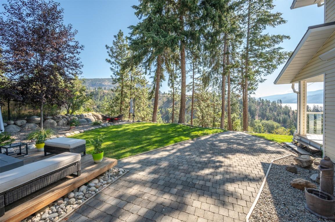 4123 Ponderosa Drive, Peachland, BC - Outdoor