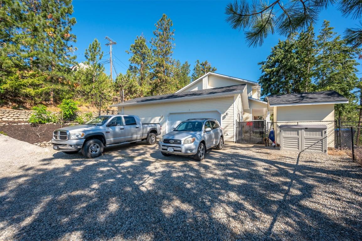 4123 Ponderosa Drive, Peachland, BC - Outdoor