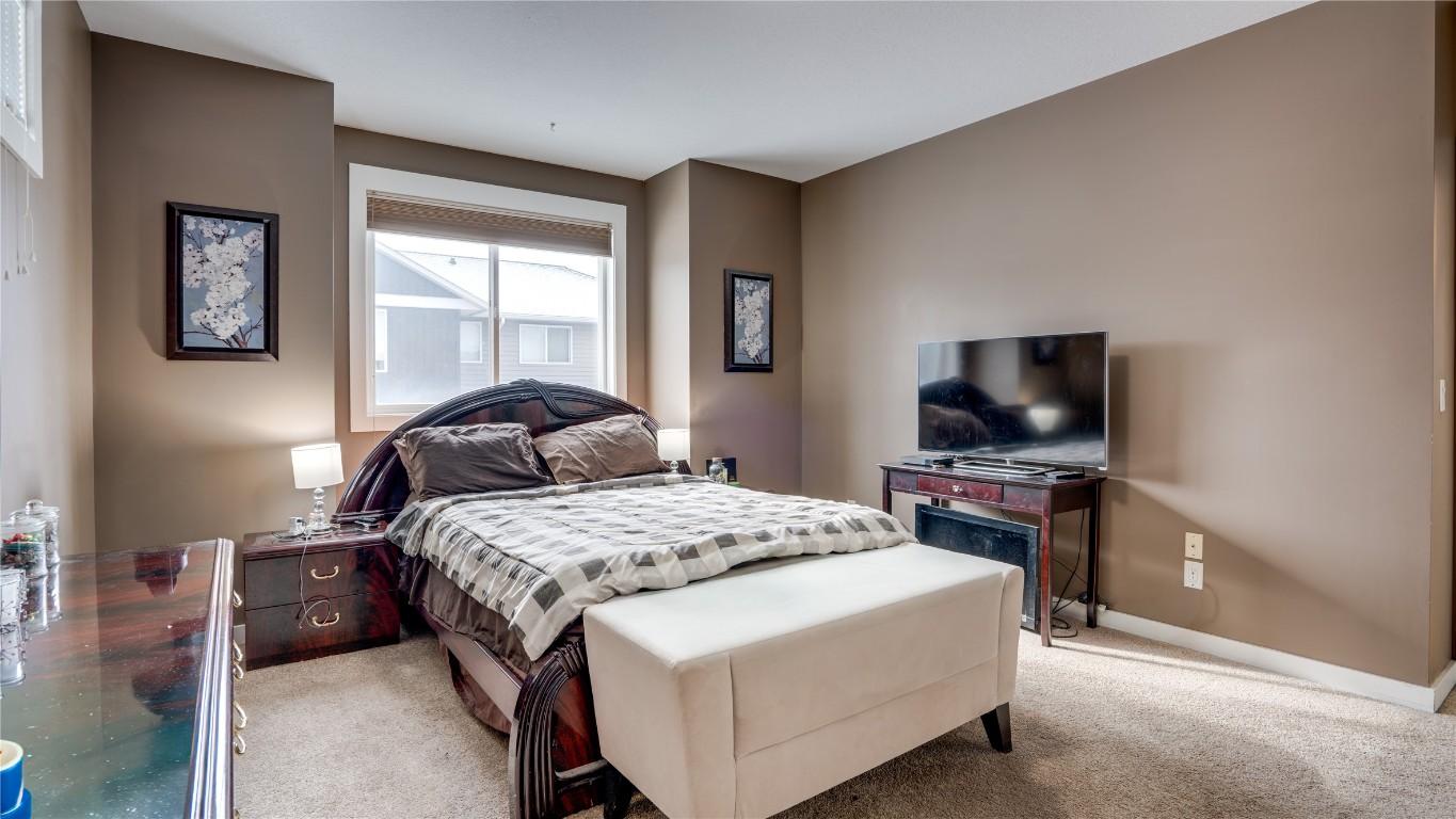 4406A 25 Street, Vernon, BC - Indoor Photo Showing Bedroom