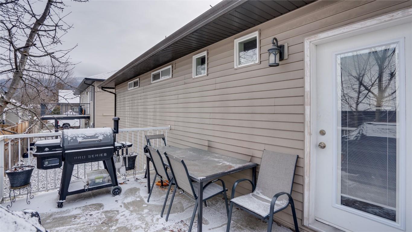 4406A 25 Street, Vernon, BC - Outdoor With Deck Patio Veranda With Exterior